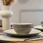 Modern & Cosy 2Br Apartment W Balcony & Netflix