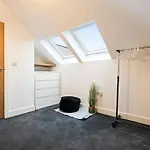 Modern & Cosy 2Br Apartment W Balcony & Netflix