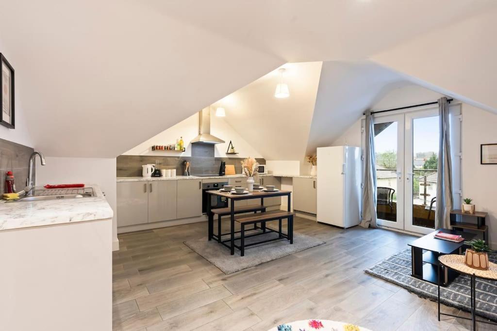 Modern & Cosy 2br W Balcony & Netflix Oxford