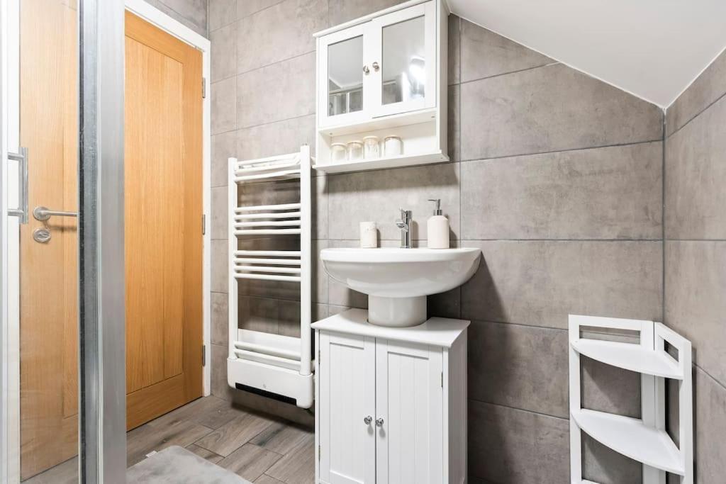 Apartamento Modern & Cosy 2br W Balcony & Netflix