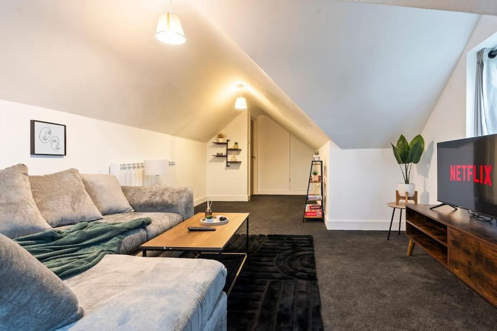 Modern & Cosy 2br W Balcony & Netflix * Oxford